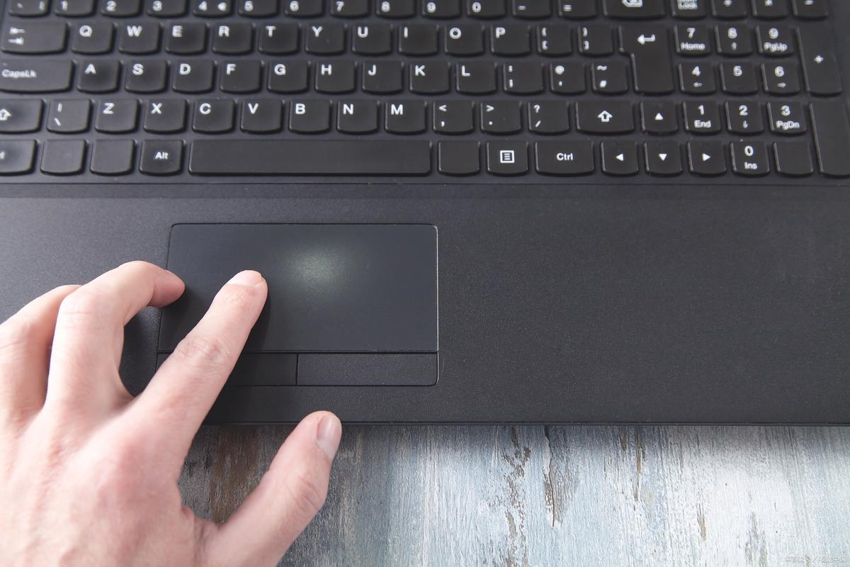 笔记本电脑控制面板在哪找？-图1