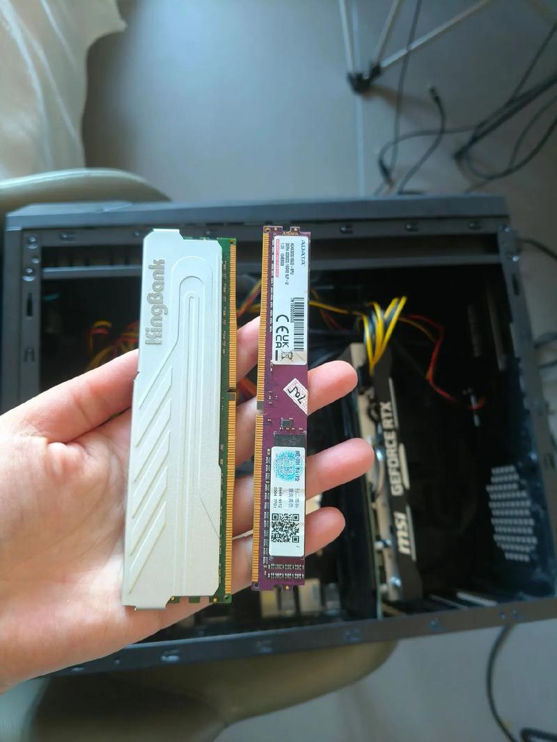 笔记本内存条怎么拆？-图1